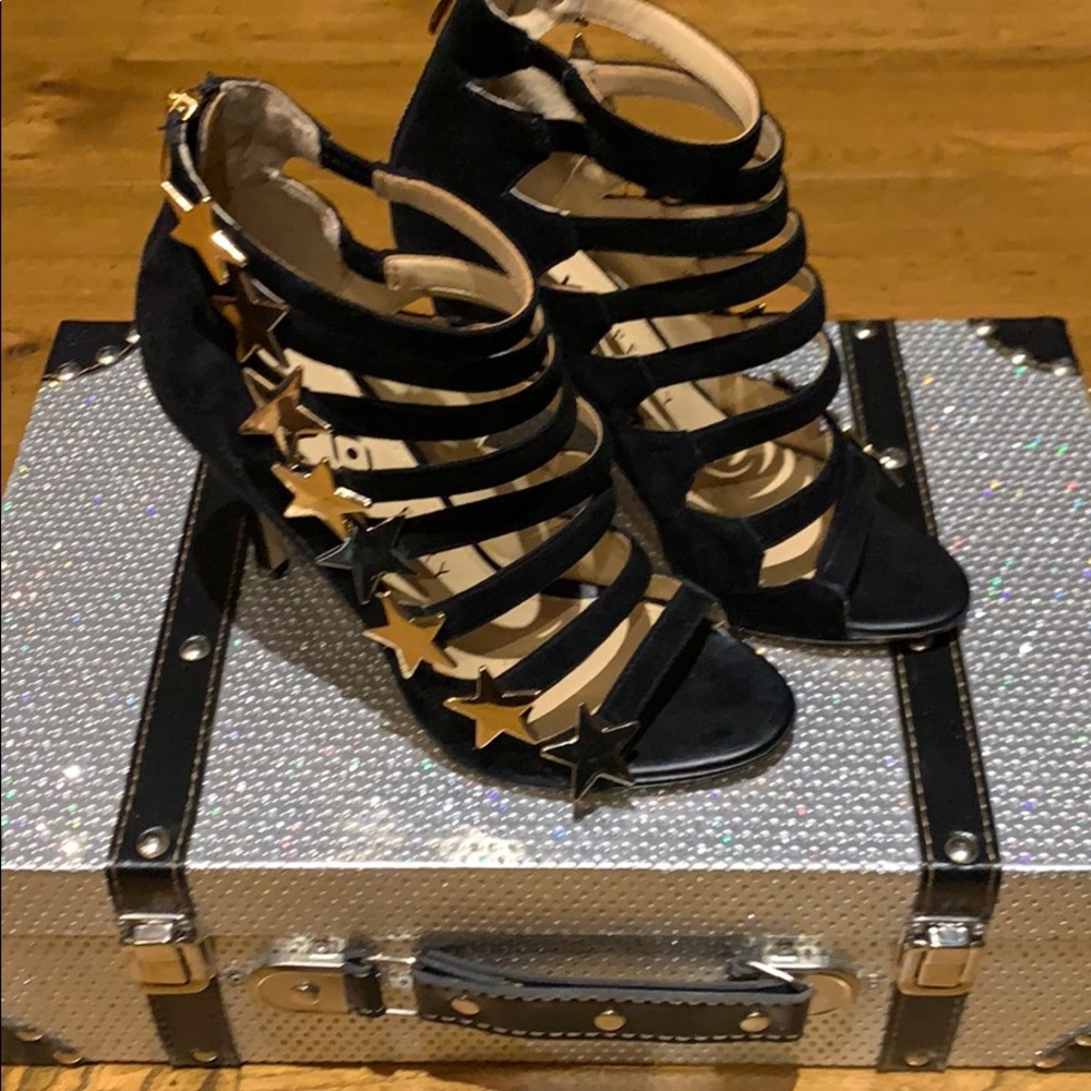 Gorgeous Katy Perry heels
